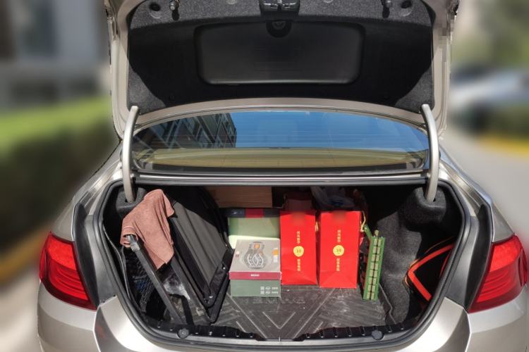 Used BMW 5 Series 2013 525Li Leading Model Trunk