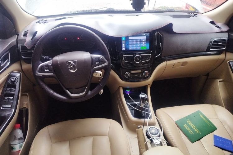 Used Baojun 730 2014 1.5L manual luxury trim 7 seats