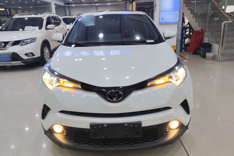Used Toyota C-HR 2018 2.0L Leading with Sunroof China VI Standard Exterior 1