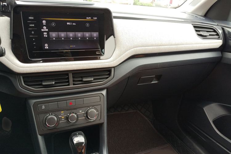 Used Volkswagen Tharu 2025 New Sharp 1.5L Sharp Edition Center Console