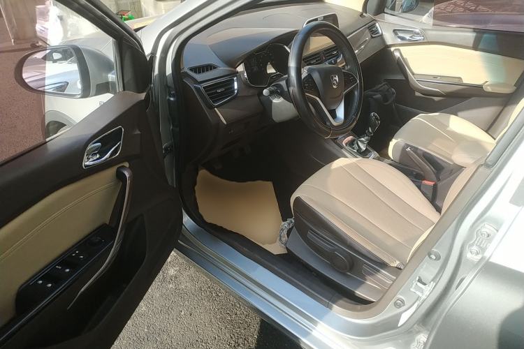 Used Baojun 310W 2017 1.5L Manual Fashion Model China V
