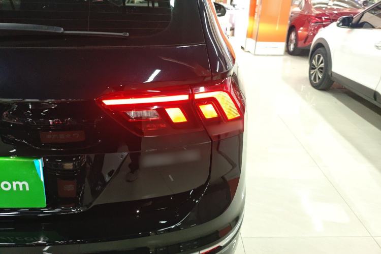 Used Volkswagen Tiguan L 2024 330TSI Automatic Two-Wheel Drive R-Line Enhanced Edition Right Rear Taillight