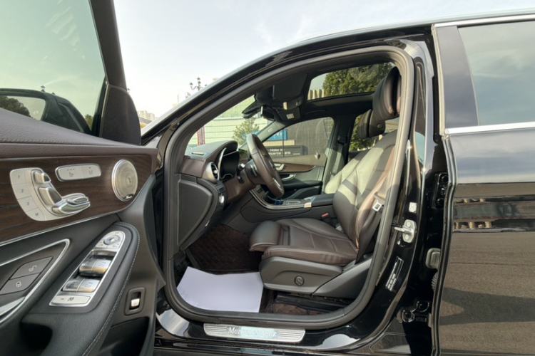 Used Mercedes-Benz GLC 2022 Facelifted GLC 300 L 4MATIC Luxury Edition Interior 6