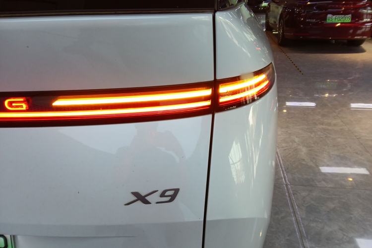Used XPeng X9 2025 740 Ultra-Long Range Max Right Rear Taillight
