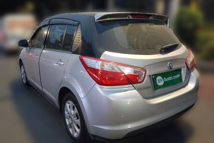 Used Venucia R50 2015 1.6L Automatic Luxury Edition
