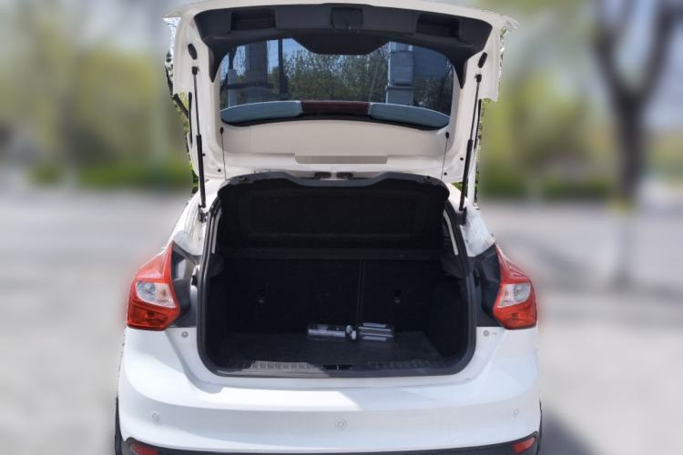 Used Ford Focus 2012 Hatchback 1.6L Automatic Fashion Edition Trunk