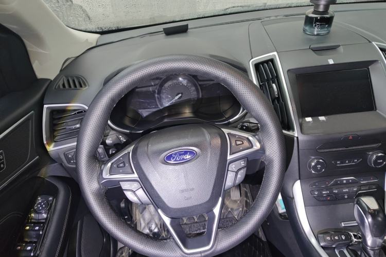 Used Ford Edge 2015 2.0T GTDi Two-Wheel-Drive High-Line Version