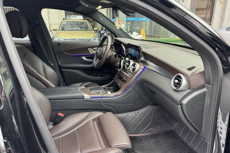 Used Mercedes-Benz GLC 2022 Second Facelift GLC 260 L 4MATIC Luxury Edition Right Front Seat