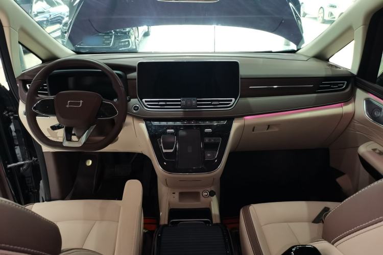 Used Bestune M9 2023 2.0T Ultimate Edition
