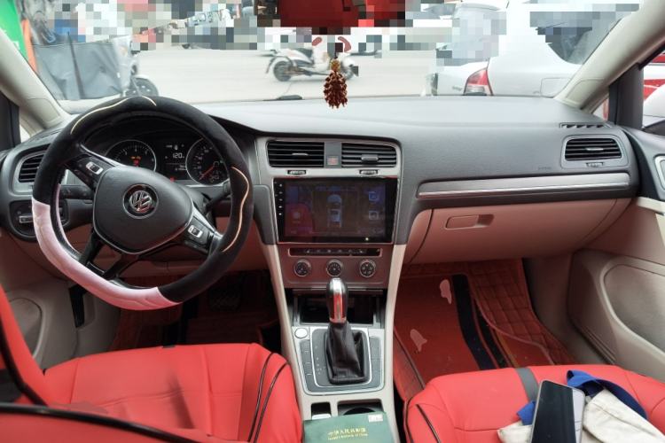 Used Volkswagen Golf 2016 230TSI Automatic Luxury Version
