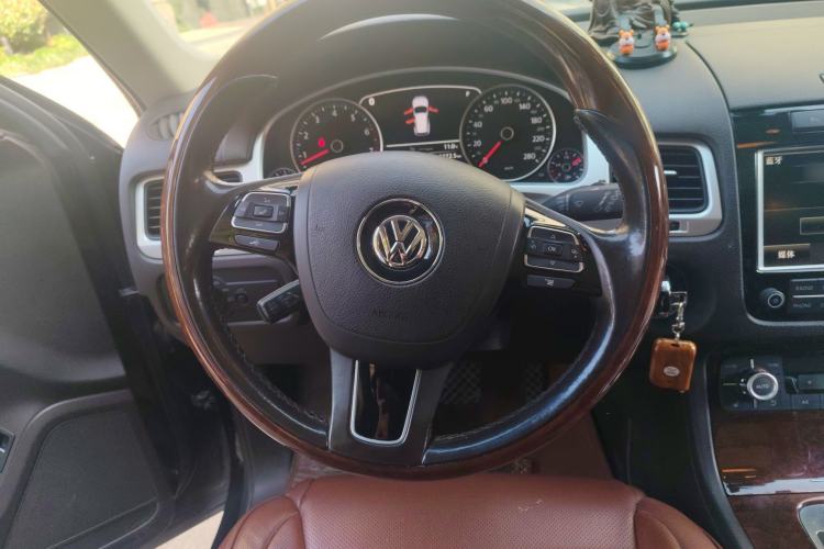 Used Volkswagen Touareg 2014 3.0 TSI New Edition
