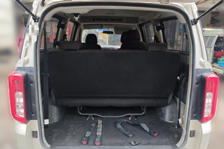 Used Dongfeng Fengon 380 2022 1.5L Comfort-Class Passenger Vehicle (Steel Spring) with 7 Seats Trunk