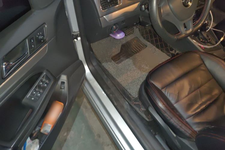 Used Volkswagen Lavida 2015 1.6L Automatic Fashion Edition Driver Seat