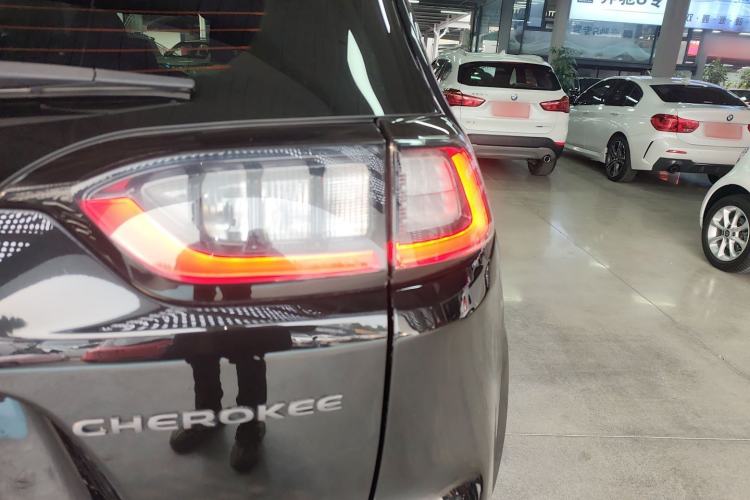 Used Jeep Cherokee 2021 2.0T Four-Wheel Drive 80th Anniversary Edition
