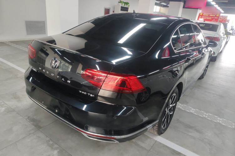 Used Volkswagen Magotan 2020 330TSI DSG Leading Model Rear Right 45 Deg