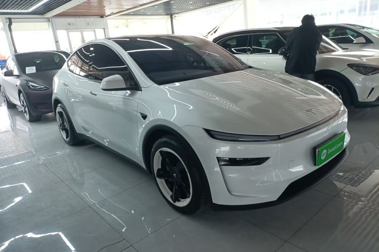 Used Tesla Model Y 2025 Long-Range All-Wheel-Drive Version
