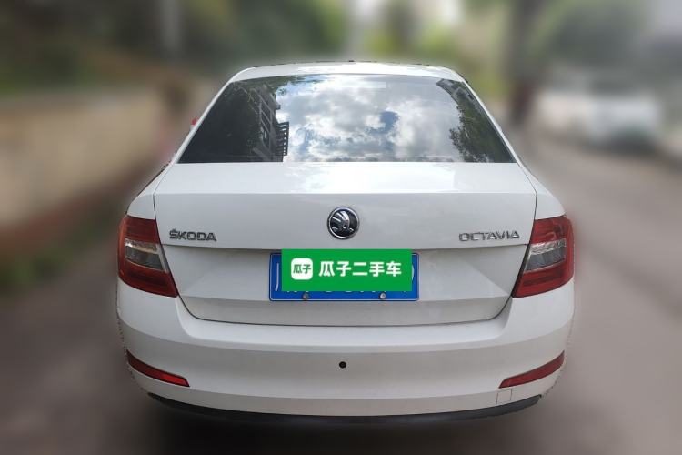 Used Skoda Octavia 2017 1.6L Manual Front-Wheel-Drive Version Rear