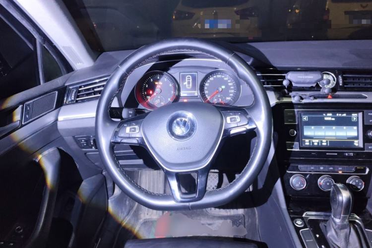 Used Volkswagen Magotan 2018 330TSI DSG Advanced Model Steering Wheel