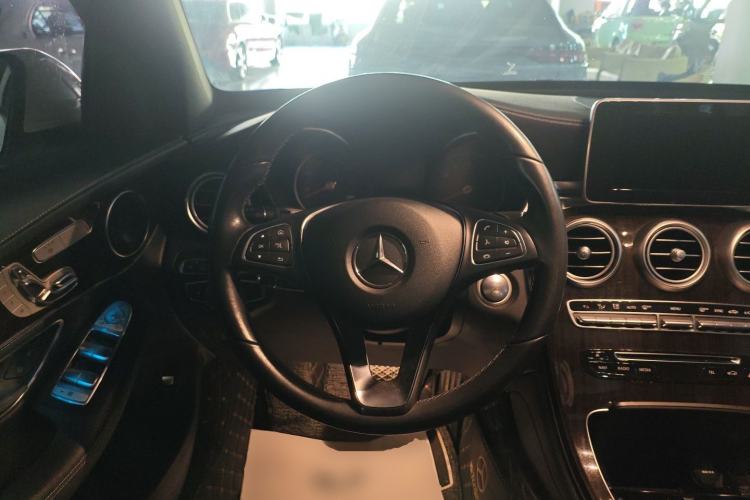 Used Mercedes-Benz GLC 2019 Facelift GLC 260 L 4MATIC Luxury Model
