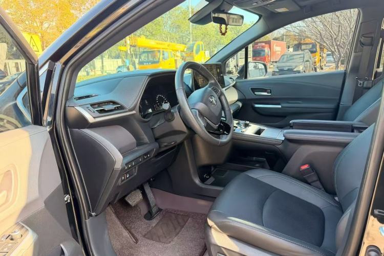 Used Toyota Sienna 2024 2.5L Hybrid Four-Wheel Drive Prestige Edition