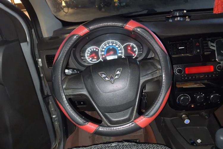 Used Wuling Rongguang V 2016 1.5L Standard Version
