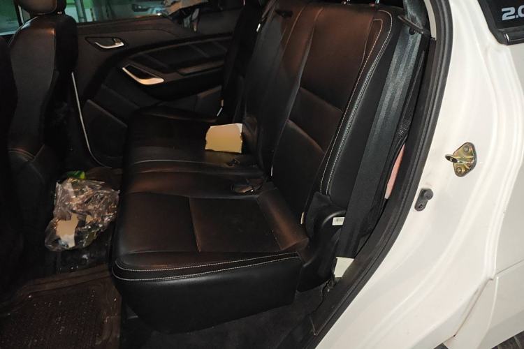 Used JMC Yusheng S350 2017 2.0T Automatic 2WD Diesel Luxury Version with Sunroof 5 Seats