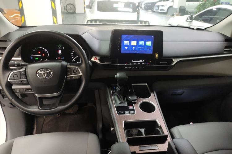 Used Toyota Granvia 2023 2.5L Hybrid Comfort Edition
