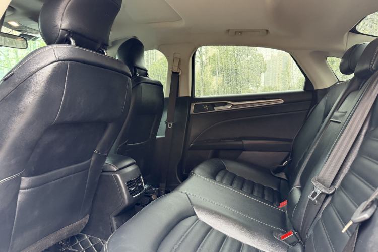 Used Ford Mondeo New Energy 2018 2.0 PHEV Smart-Controlled Fashion Edition China VI Standard Interior 4