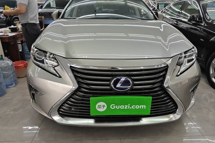 Used Lexus ES 2015 300h Comfort Edition
