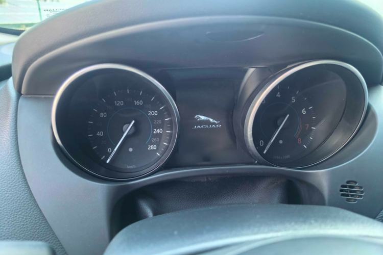 Used Jaguar F-PACE 2016 2.0T Two-Wheel Drive Urban Luxury Edition