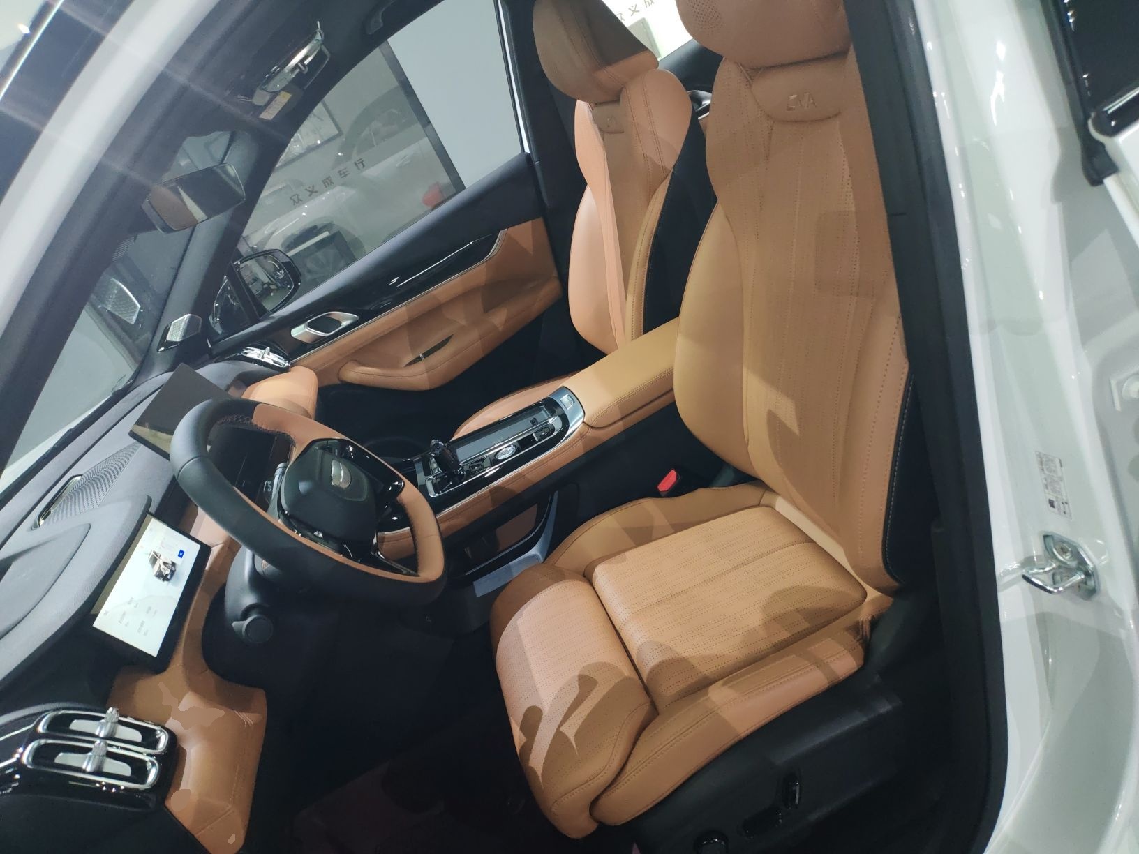 Переднее сиденье в автомобиле