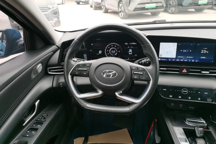 Used Hyundai Elantra 2021 1.5L CVT LUX Prestige Edition Steering Wheel