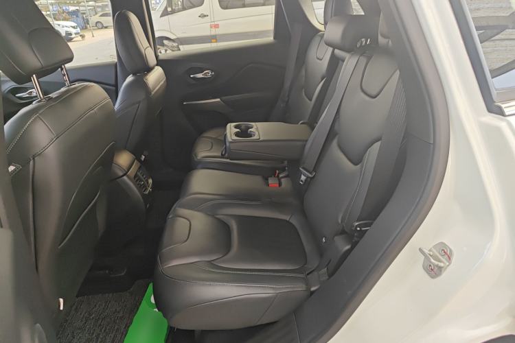 Used Jeep Cherokee 2019 2.0T Four-Wheel Drive Explorer Edition China VI Emission Standard