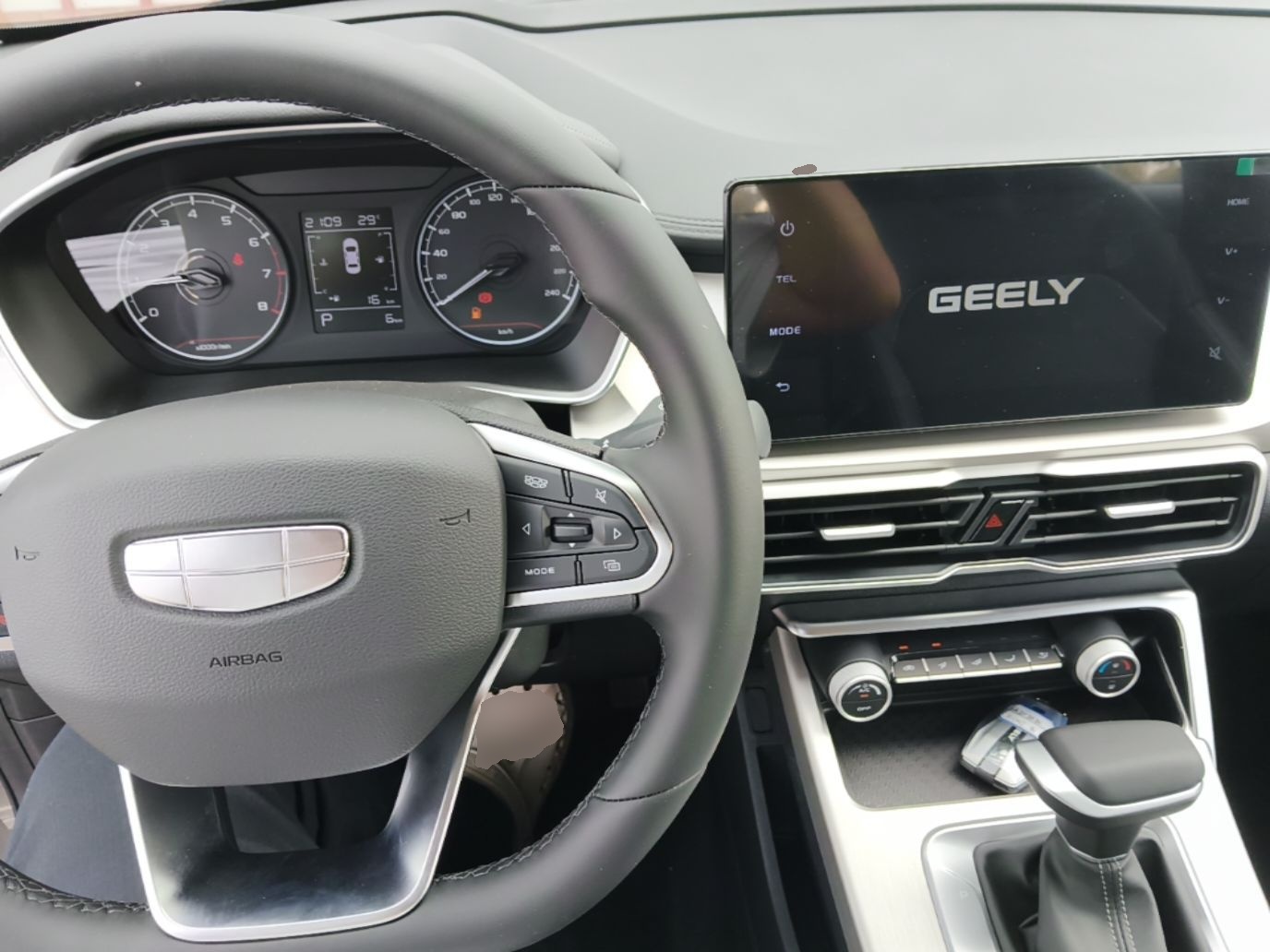 Geely Auto Coolray 2025 1.5L CVT Super Edition — снимка 12