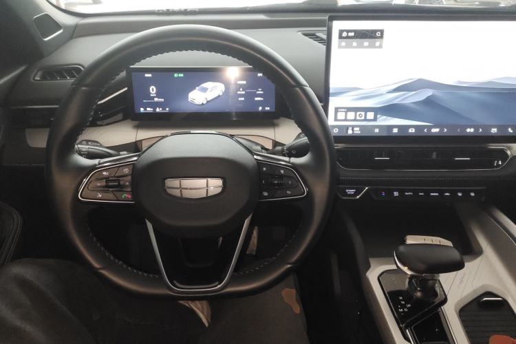 Used Geely Auto Preface 2025 Dongfang Yao 1.5TD Kunlun Edition Center Console