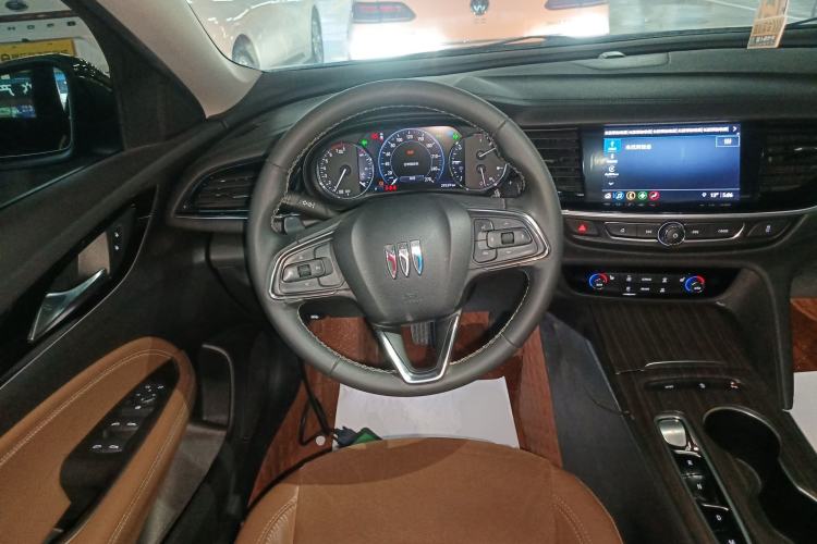 Used Buick Regal 2024 28T Luxury Edition Steering Wheel