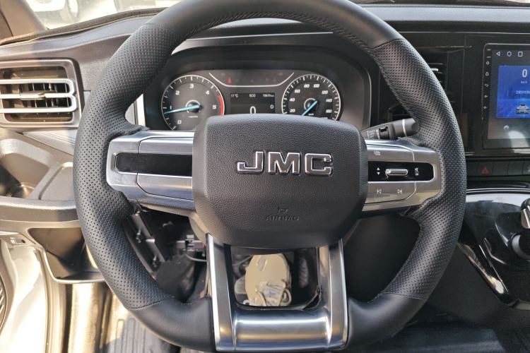 Used JMC Fushun 2023 2.0T Automatic Short-Wheelbase Low-Roof Commercial & Multi-Purpose Passenger Vehicle 6 Seats with Lift-Up Tailgate