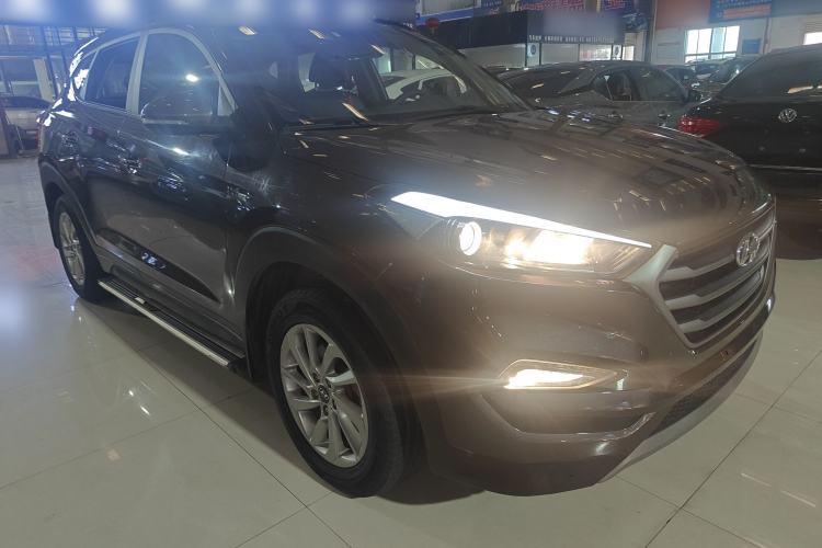 Used Hyundai Tucson 2018 1.6T Dual-Clutch Two-Wheel Drive 15th Anniversary Special Edition Front Right 45 Deg