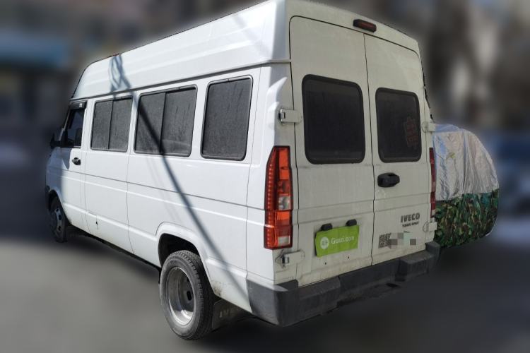 Used Iveco Daily 2023 2.5T A37M1 Long Wheelbase Mid-Height Dual-Tire Side-Sliding Doors 5–9 Seats