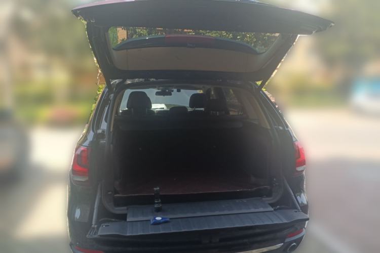 Used BMW X5 2017 xDrive28i Trunk