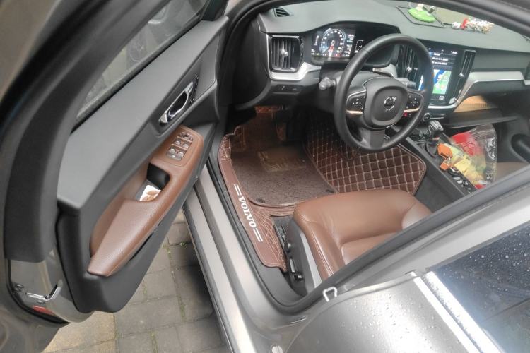 Used Volvo S60 2021 T4 Zhiyi Luxury Edition
