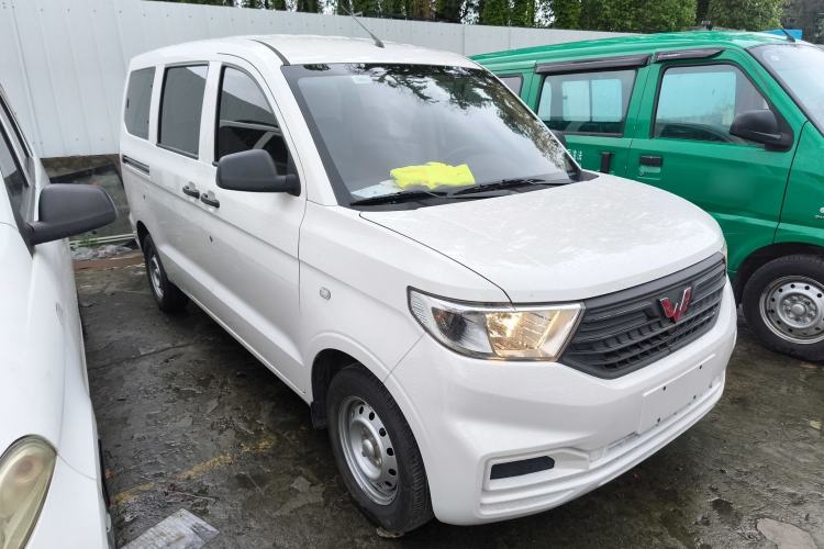 Used Wuling Hongguang V 2022 1.5L Jingqu Edition Electric-Assist LAR Front Right 45 Deg