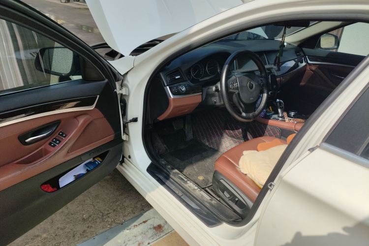 Used BMW 5 Series 2014 525Li Leading Model
