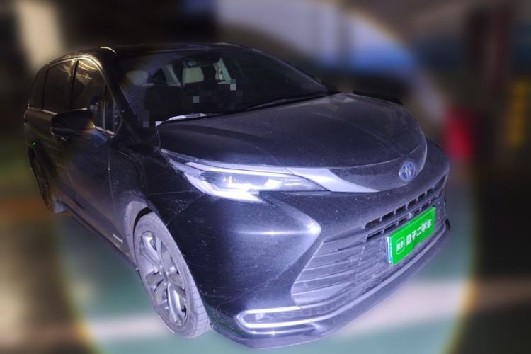 Used Toyota SIENNA 2023 2.5L Hybrid Deluxe Edition Front Right 45 Deg