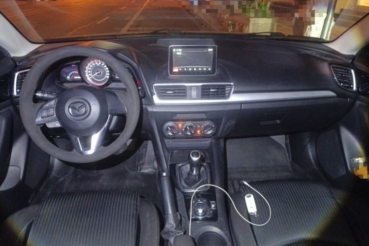 Used Mazda 3 Axela 2014 Sedan 1.5L Manual Comfort Model Center Console