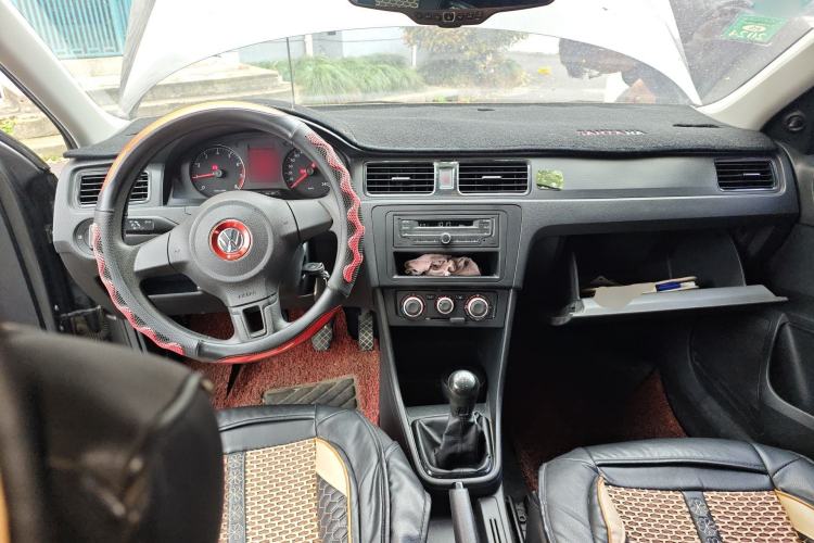 Used Volkswagen Santana 2013 1.6L Manual Fashion Edition Center Console