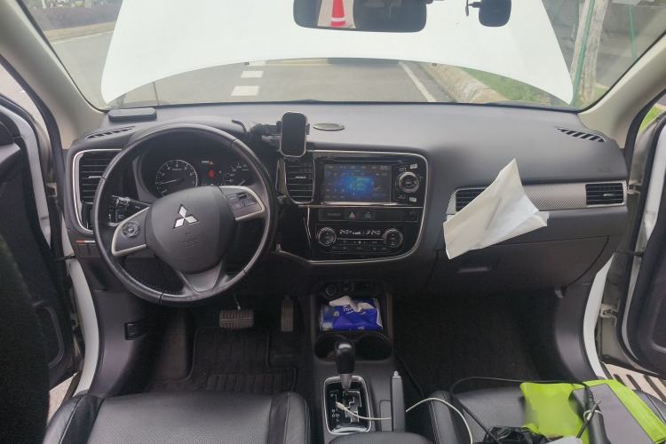 Used Mitsubishi Outlander 2014 2.4L 4x4 Deluxe Value Edition 5 Seats
