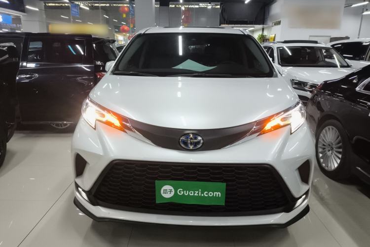 Used Toyota Granvia 2024 2.5L Hybrid Comfort Edition
