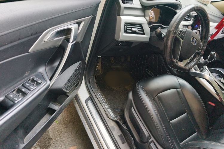 Used Geely Auto Emgrand X7 Sport 2016 2.0L Manual Smart Connect Version
