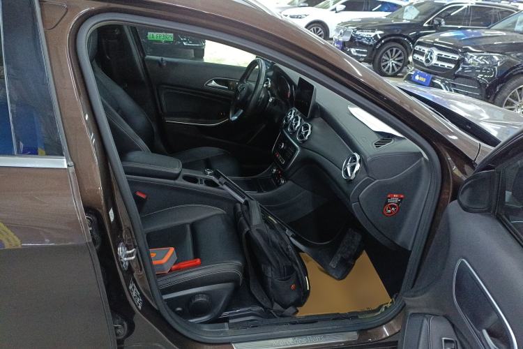 Used Mercedes-Benz GLA 2018 GLA 200 Fashion Model Right Front Seat